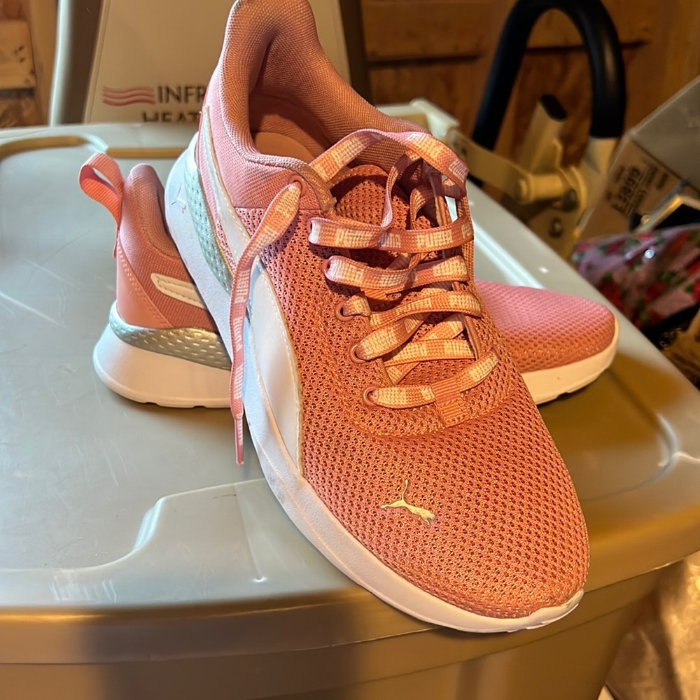 Puma pink soft foam size 6.5